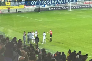 Αποβολή στον πάγκο της Πάφος FC, αποχώρησε προσωρινά ο Μπεργκ στο "άκυρο" γκολ του Ζάιρο