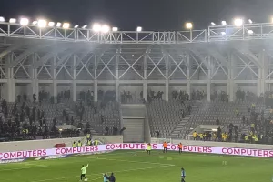 AEΛ-Απόλλων: Επεισόδια και καρεκλοπόλεμος στο ημίχρονο (βίντεος/φώτος)