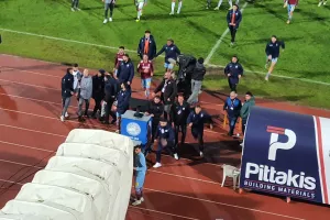 ΕΝΠ - Πάφος FC: Ένταση στην φυσούνα μετά το τέλος του αγώνα (φώτος)