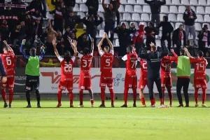 (Φώτο/Βίντεο) Δύο πρωταγωνιστές - Ο ένας στους ώμους του άλλου 