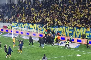 Γαλαζοκίτρινη έκρηξη! (φώτος)