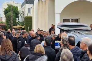 Με τη σημαία του Απόλλωνα το φέρετρο, μετέφεραν τον Χαμπή παλαίμαχοι και νυν παίκτες