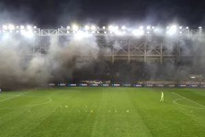 Συγκινητική στιγμή - Μαύρα καπνογόνα στο 78΄ εις μνήμη του Χαμπή Ευρυπίδου (βίντεο/φώτος)