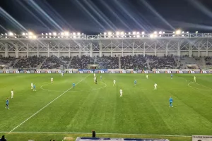 Απόλλων/Βγαίνει... ανακοίνωση (Δύο κερκίδες)