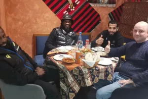 Κυκλοφόρησε ο Μπεν με καπέλο (φώτο)