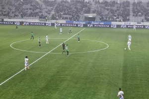 Λιγότερα από τα μισά 