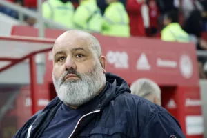 Καραπαπάς: "Κανένας παίκτης μας δεν τσακώθηκε με τραγουδιστή"