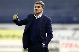 Σταματέλος: "Ο Μίτσελ επιμένει σε ένα σχήμα που έχει δείξει κάποιες φορές πως δεν βοηθάει"