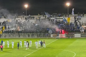 (ΒΙΝΤΕΟ) ΜΑΧΗΤΕΣ με παίκτες μετά το τέλος του αγώνα 