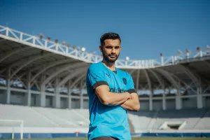 Με το 18 ο Ετζάζ Χουσαΐν (φώτος)