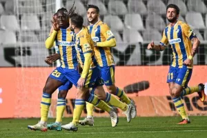 ΑΠΟΕΛ - Ολυμπιακός: Ο Ντάλσιο το κράτησε στην κορυφή! (φώτος)