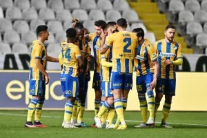 ΑΠΟΕΛ - Ολυμπιακός: Ο Ντάλσιο το κράτησε στην κορυφή! (φώτος)