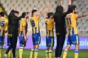 Αποθέωση από Μιλόγεβιτς, Πετεβίνο... ευχαριστώ από παίκτες! (ΒΙΝΤΕΟ Kerkida)