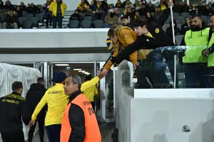 Βίντεο kerkida/Δεν... είχε Θύρα 3, είχε όμως κάτι άλλο και το χάρηκαν!