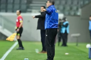 ΑΕΛ - ΑΠΟΕΛ: Ο Μακρής "χάρισε" μεγάλο τρίποντο, πρώτη ήττα με Μιλόγεβιτς! (φώτος)