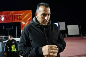 Καρμιώτισσα - ΑΠΟΕΛ: Δώνης και Ηλία το έστειλαν στην κορυφή! (φώτος)