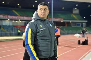 Καρμιώτισσα - ΑΠΟΕΛ: Δώνης και Ηλία το έστειλαν στην κορυφή! (φώτος)