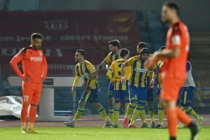 Καρμιώτισσα - ΑΠΟΕΛ: Δώνης και Ηλία το έστειλαν στην κορυφή! (φώτος)