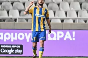ΑΠΟΕΛ - Ακρίτας: Δυο γκολ, δυο δοκάρια... ένα τρίποντο! (φώτος)