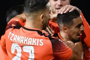 Διπλό η… άνετη Καρμιώτισσα (φώτος)