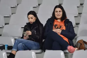 ΑΕΛ - ΑΠΟΕΛ: Οι λίγοι στο... γήπεδο (Φωτορεπορτάζ)