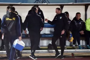 Καρμιώτισσα - ΑΠΟΕΛ: Δώνης και Ηλία το έστειλαν στην κορυφή! (φώτος)