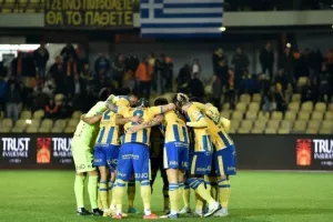 Καρμιώτισσα - ΑΠΟΕΛ: Δώνης και Ηλία το έστειλαν στην κορυφή! (φώτος)