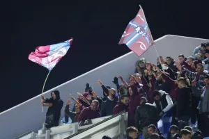 ΕΝΠ - Ομόνοια: Καλή Χρονιά... με "Κάκου" και Καρίμ! (φώτος)
