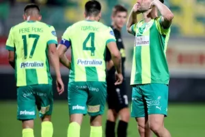 ΑΕΚ - Άρης: Με buzzer-beater Φαράζ στη κορυφή σε ντέρμπι... διαφήμιση! (φώτος)