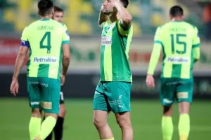 ΑΕΚ - Άρης: Με buzzer-beater Φαράζ στη κορυφή σε ντέρμπι... διαφήμιση! (φώτος)