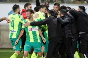 ΑΕΚ - Άρης: Με buzzer-beater Φαράζ στη κορυφή σε ντέρμπι... διαφήμιση! (φώτος)