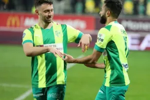 ΑΕΚ - Άρης: Με buzzer-beater Φαράζ στη κορυφή σε ντέρμπι... διαφήμιση! (φώτος)