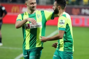 ΑΕΚ - Άρης: Με buzzer-beater Φαράζ στη κορυφή σε ντέρμπι... διαφήμιση! (φώτος)