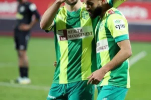 ΑΕΚ - Άρης: Με buzzer-beater Φαράζ στη κορυφή σε ντέρμπι... διαφήμιση! (φώτος)