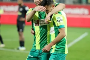 ΑΕΚ - Άρης: Με buzzer-beater Φαράζ στη κορυφή σε ντέρμπι... διαφήμιση! (φώτος)