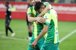 ΑΕΚ - Άρης: Με buzzer-beater Φαράζ στη κορυφή σε ντέρμπι... διαφήμιση! (φώτος)