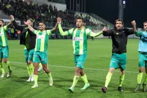 ΑΕΚ - Άρης: Με buzzer-beater Φαράζ στη κορυφή σε ντέρμπι... διαφήμιση! (φώτος)