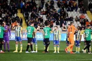 ΑΠΟΕΛ - Ολυμπιακός: Ο Ντάλσιο το κράτησε στην κορυφή! (φώτος)