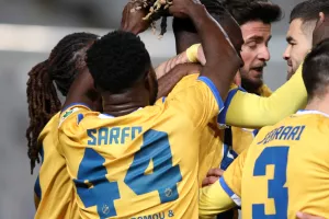 Τον έπιασε από τον κότσο! (photo-story)