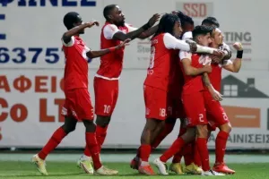 Νέα Σαλαμίνα - ΑΕΚ: Ερυθρόλευκο... πάρτι και πρόκριση με ΤΕΣΣΑΡΑ! (Φώτος)