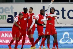 Νέα Σαλαμίνα - ΑΕΚ: Ερυθρόλευκο... πάρτι και πρόκριση με ΤΕΣΣΑΡΑ! (Φώτος)