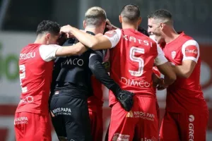 Νέα Σαλαμίνα - ΑΕΚ: Ερυθρόλευκο... πάρτι και πρόκριση με ΤΕΣΣΑΡΑ! (Φώτος)