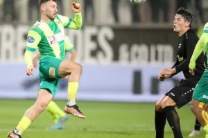 ΑΕΚ - Άρης: Με buzzer-beater Φαράζ στη κορυφή σε ντέρμπι... διαφήμιση! (φώτος)