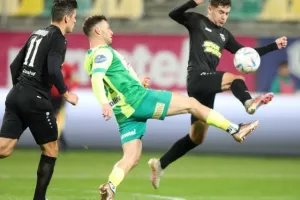 ΑΕΚ - Άρης: Με buzzer-beater Φαράζ στη κορυφή σε ντέρμπι... διαφήμιση! (φώτος)