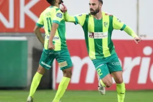ΑΕΚ - Άρης: Με buzzer-beater Φαράζ στη κορυφή σε ντέρμπι... διαφήμιση! (φώτος)