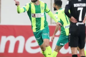 ΑΕΚ - Άρης: Με buzzer-beater Φαράζ στη κορυφή σε ντέρμπι... διαφήμιση! (φώτος)