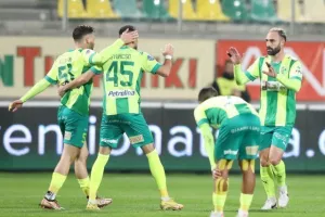 ΑΕΚ - Άρης: Με buzzer-beater Φαράζ στη κορυφή σε ντέρμπι... διαφήμιση! (φώτος)
