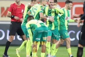 ΑΕΚ - Άρης: Με buzzer-beater Φαράζ στη κορυφή σε ντέρμπι... διαφήμιση! (φώτος)