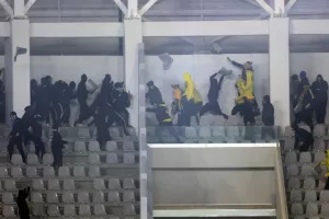 ΑΕΛ - Απόλλων: Το πρώτο ιστορικό βάφτηκε κίτρινο στα πέναλτι! (φώτος)