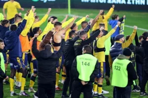 ΑΕΛ - Απόλλων: Το πρώτο ιστορικό βάφτηκε κίτρινο στα πέναλτι! (φώτος)